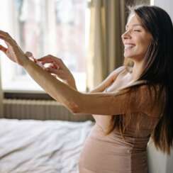 טיפולים אסתטיים בהיריון: מה אפשר עכשיו ומה כדאי לשמור לאחר כך?