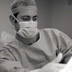 ד”ר עומר וולף – פלסטיקאי מומחה 